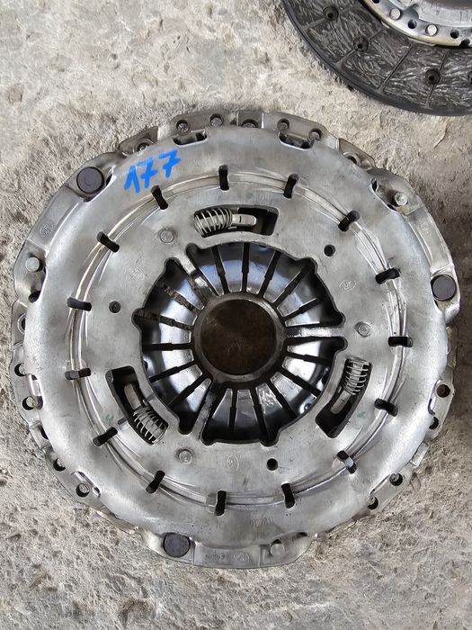 Маховик със съединител бмв 177кс n47d20c н47д20ц bmw феродов диск