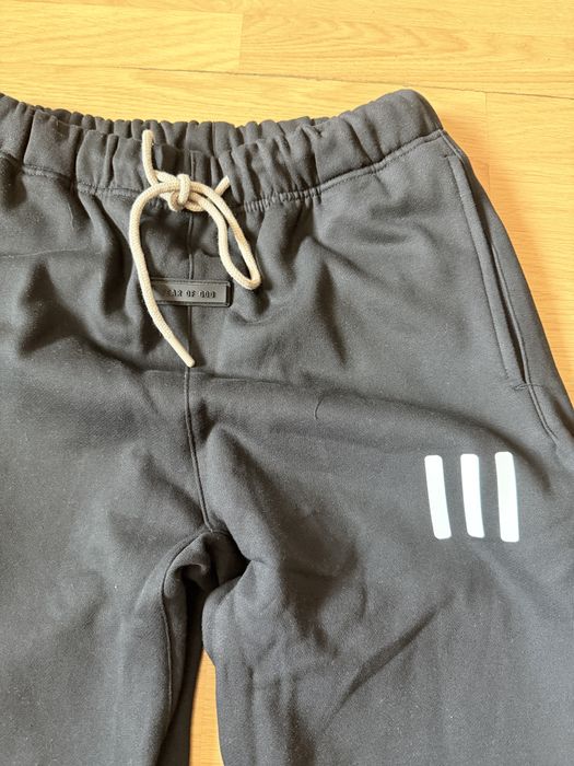 Pantaloni essentials