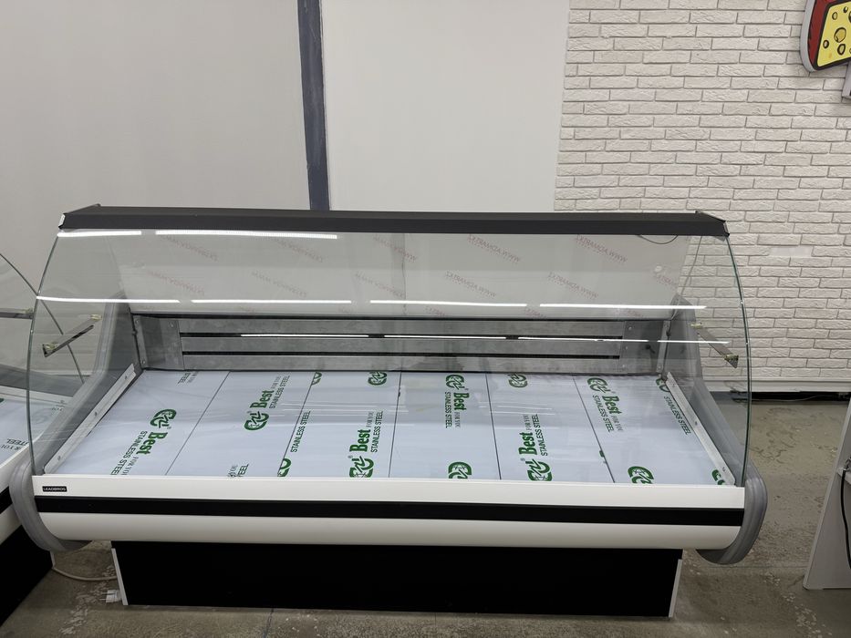 Продаю витринные холодильники