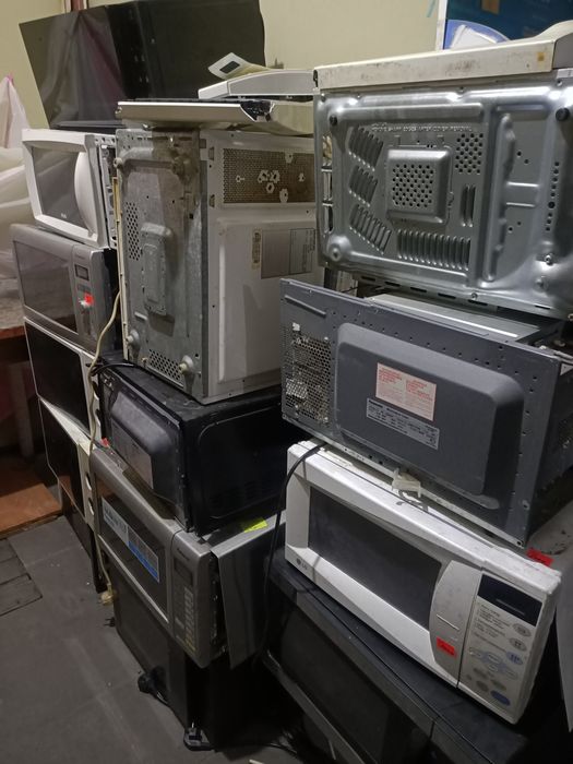 Ремонт пылесосов и микроволновых печей.