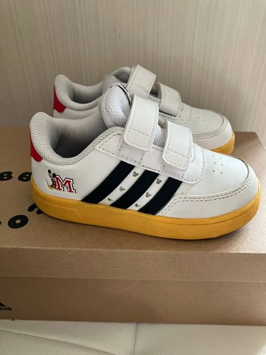 Adidas бебе маратонки