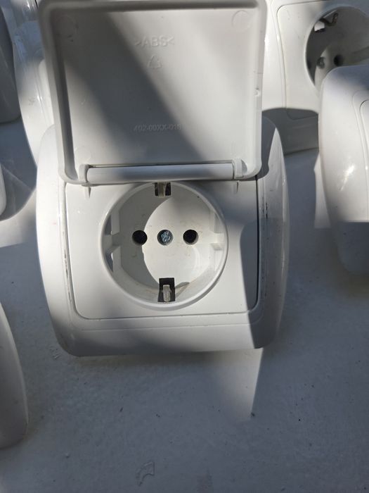 Контакти, ключове, кабелна телевизия