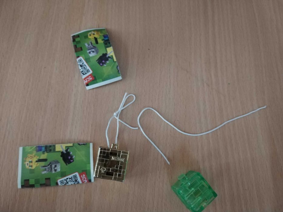 Золотой блок Киндер Джой Майнкрафт