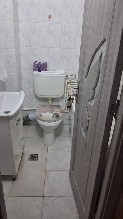 Inchiriez cameră cămin piata Nicolina