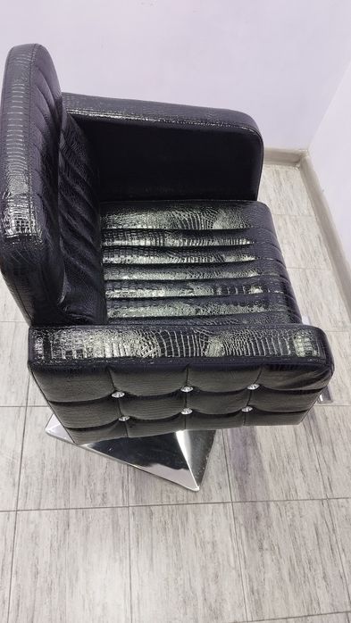 Парикмахерское кресло