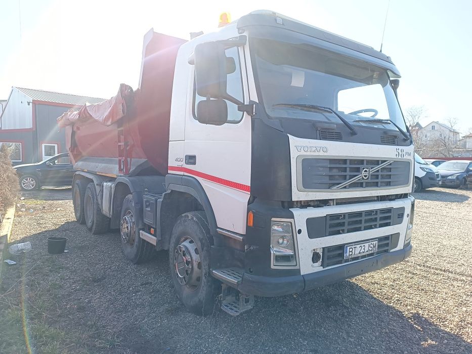 Volvo 8x4 bascula