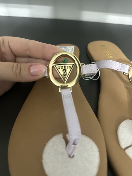 Guess новые, сандали