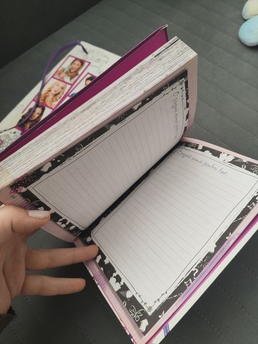 Violetta ( Jurnalele) disney