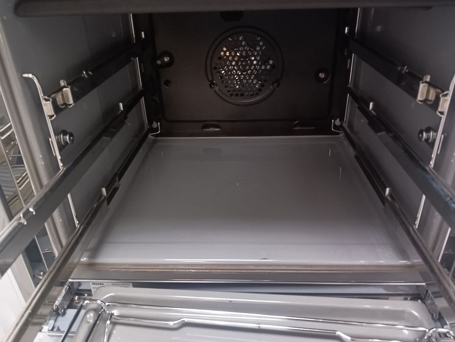 Кафява печка за вграждане Miele Made in Germany 2 години гаранция!