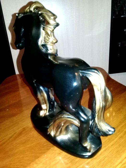 конь статуэтка символ года