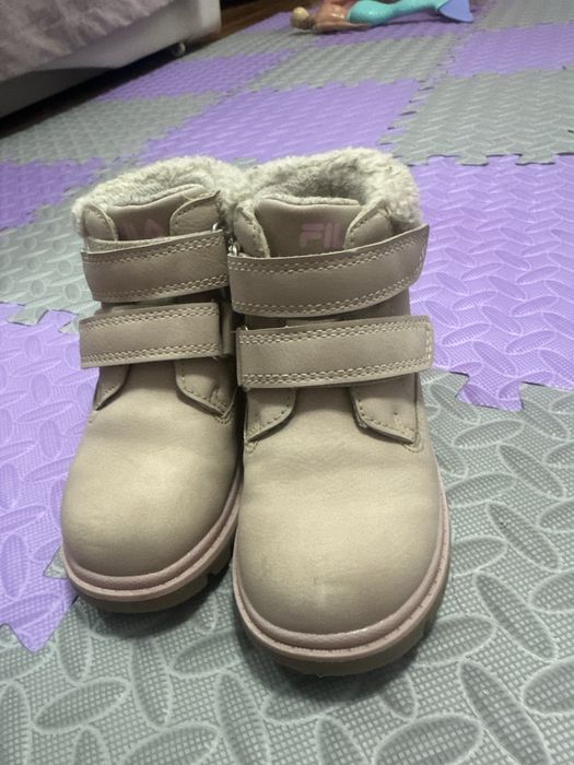 Ghete fetite marimea 23