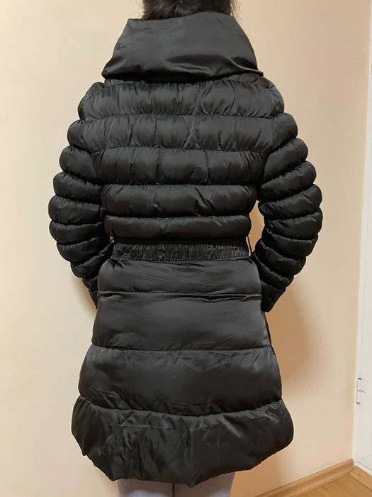 Geaca Moncler nepurtata