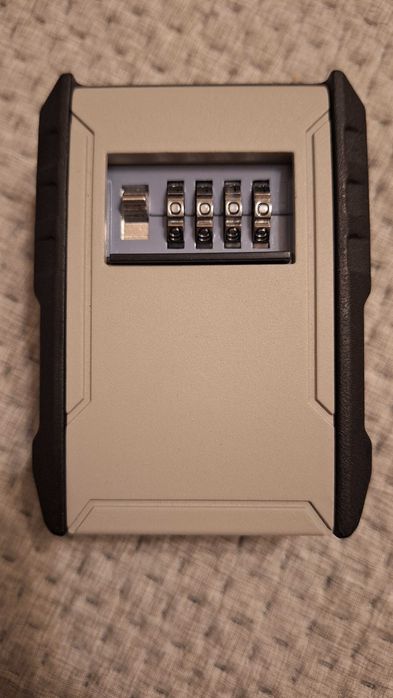 Cutie (caseta) metalica cu cifru, pentru chei, spatioasa