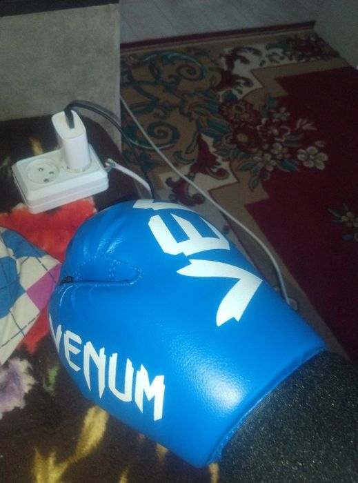 Бокс перчатка Веном