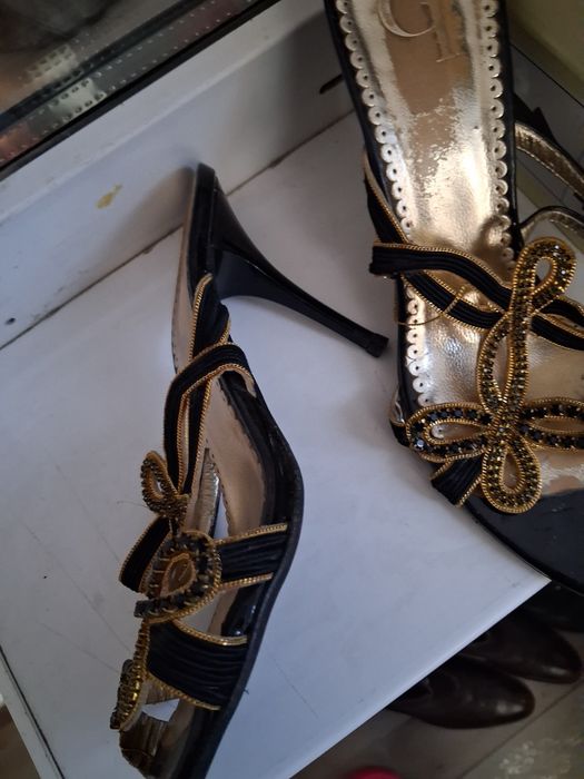 Модные босоножки