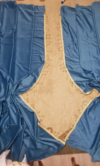 Бирюзовые шторы бархатные с подушками