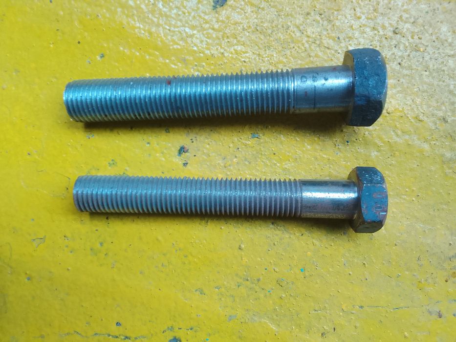 Продам болты . Шпильки
