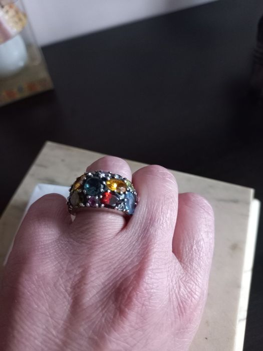 Красиви сребърни бижута с естествени камъни