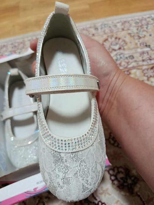 Продам детские туфли