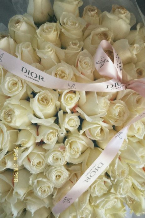 Продаю букет 101 белые розы 50 см