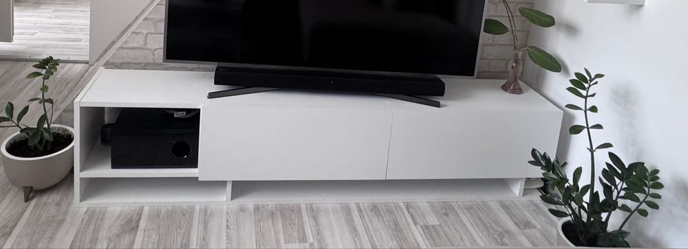 Тв шкаф  , масичка за кафе  и етажерки 2 бр.