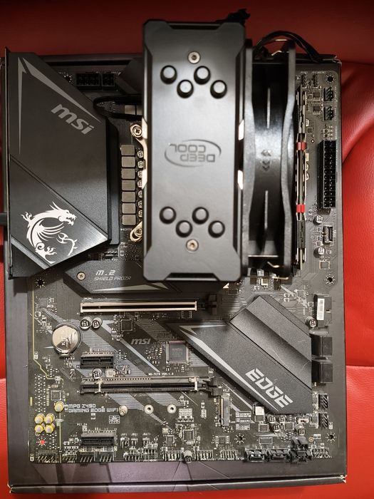 Vând kit Intel MSI Z490 WiFi i5 10500 16Gb DDR4 3200