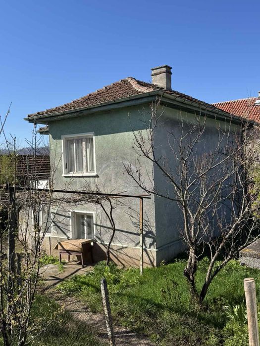 Къща в с.Лобош,област Перник