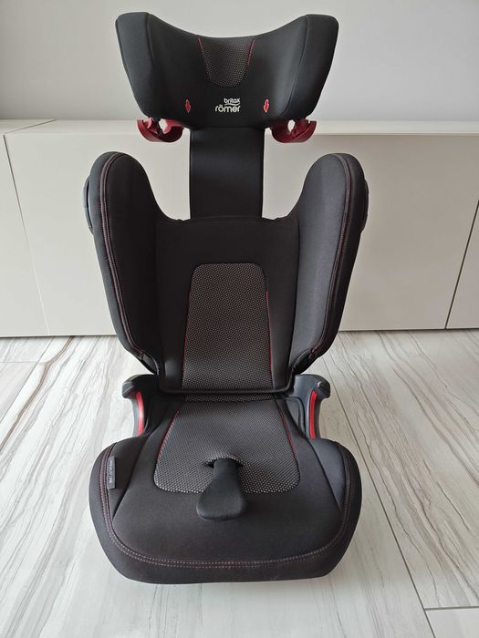 Britax Romer Kidfix III - детски стол за кола със подложка