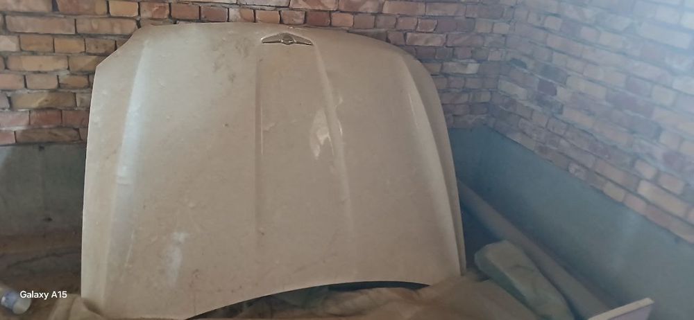 Капот Genesis б/у в отличном состоянии