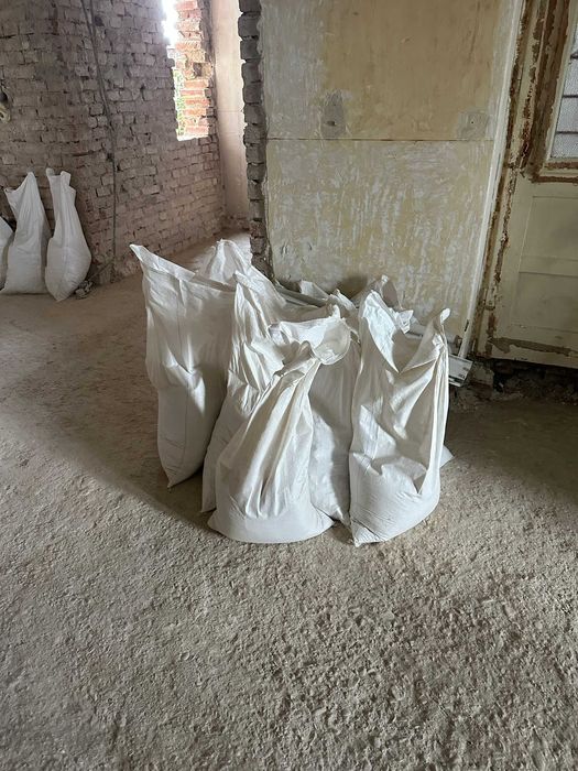 Decopertam faianta demolari  Evacuare moloz cu transport tencuiala jos