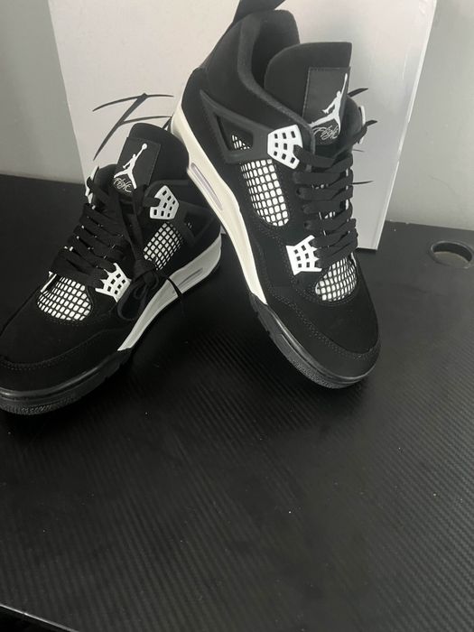 Jordan 4 white thunder