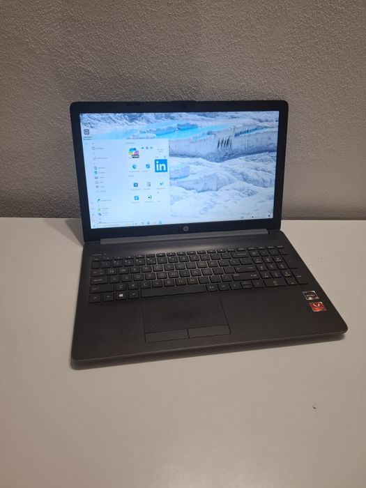 Laptop hp cu ryzen3 , ssd ,8 g ram
