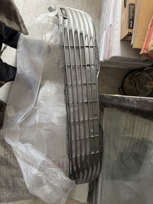 Продам решотку радиатора камри 70