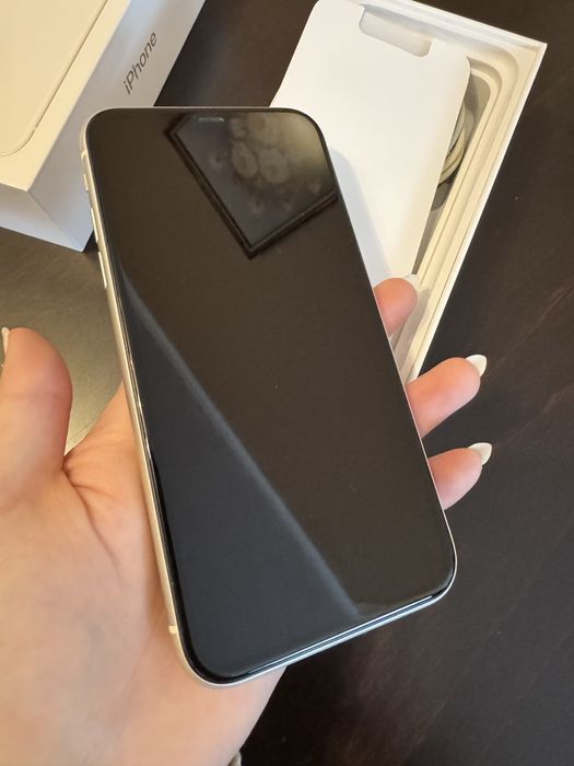 iPhone 11 в ОТЛИЧНО състояние