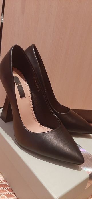 Продаи черные Туфли