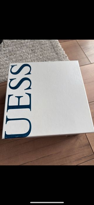 Нови сандали GUESS