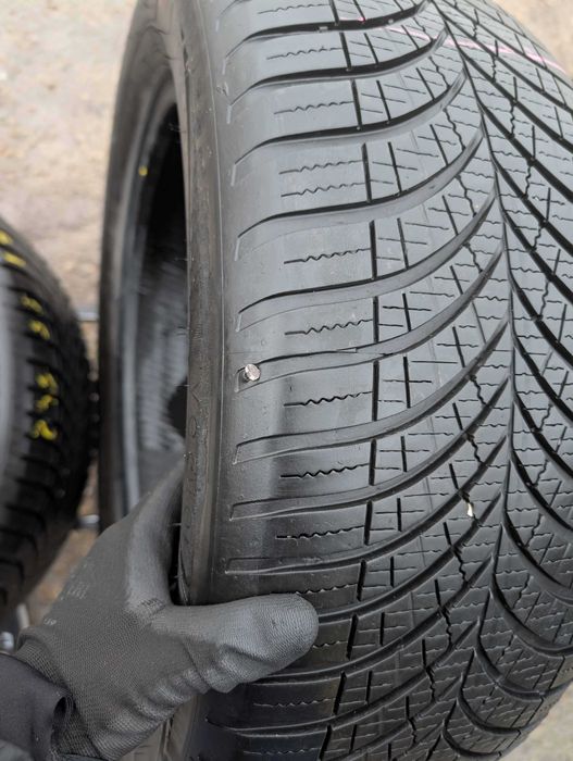 235/55 R19 • All Season • Goodyear Vector 4Seasons Gen 3 SUV 105W | 2 buc | DOT 2022 | Pret/buc