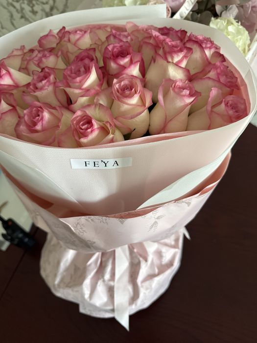 25 штук свежих роз