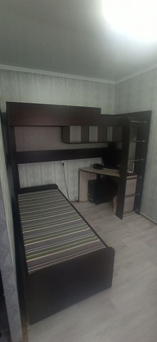 Угловая двухъярусная кровать