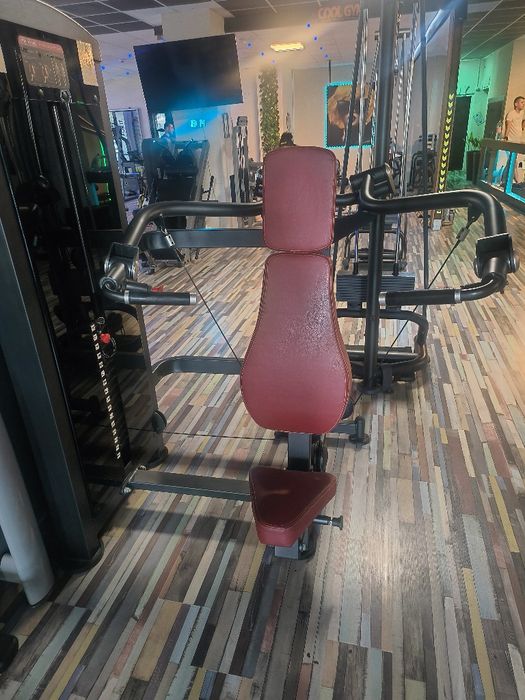 Aparat profesional Shoulder Press / Presă umeri – sală fitness