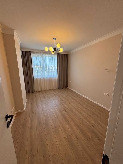 Дава се под наем Тристаен апартамент в Бургас, Славейков - 136 кв.м за 1500 € - Снимка #9