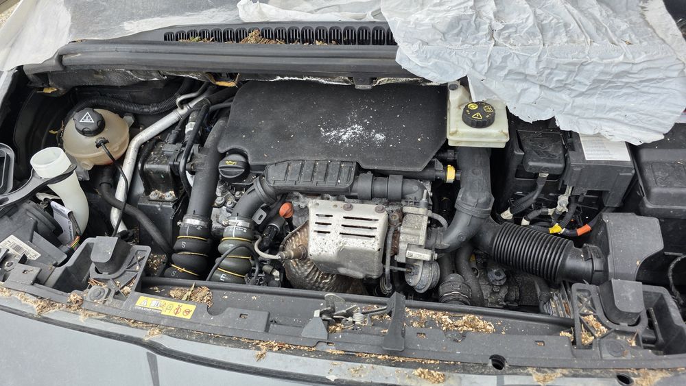 Peugeot 5008 1.2i SST 2016 На части.