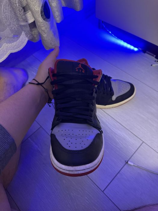Jordan 1 mid foarte buni