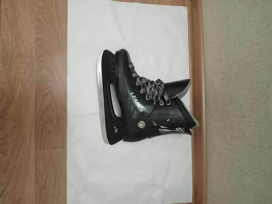 Продам. Мужские коньки.