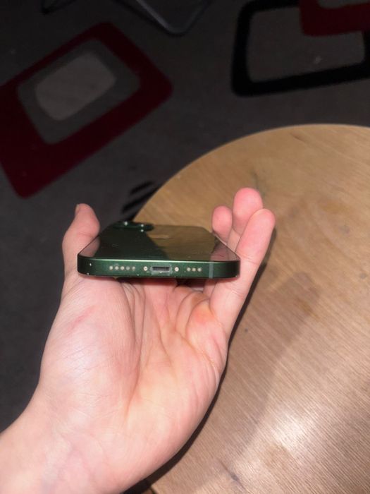 13 айфон , в хорошем состоянии