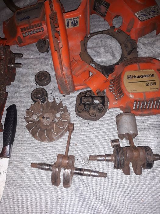 Vând ambalaje si alte piese  husqvarna 235 236