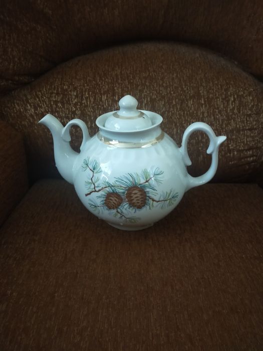 Продам фарфоровый чайник