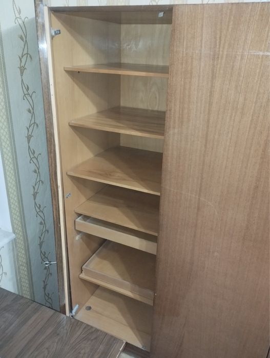 Спалня с масажиращ матрак + голям гардероб + шкаф