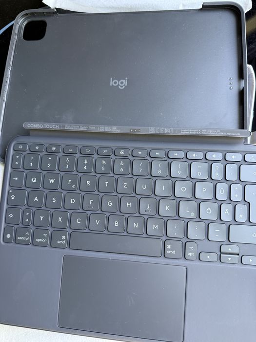 Ipad pro 11 M4 клавиатура с кейс Logitech