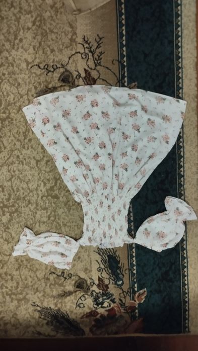 Платье белое с цветочками